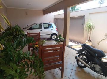 Casa · 220m² · 3 Quartos · 2 Vagas · Casa térrea com 3 quartos, suíte , 2 vagas em excelente localização na Vila Celso Mauad - Catanduv
