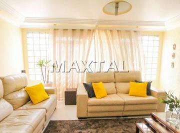 Casa · 210m² · 3 Quartos · 2 Vagas · Sobrado no Jardim Tremembé, 200m², 3 dormitórios com suítes, sala e 2 vagas de garagem.