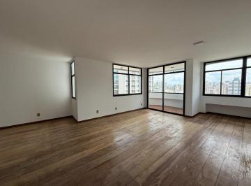 DESTAQUE · Apartamento de 211m² com 4 quartos sendo 2 suítes no Centro