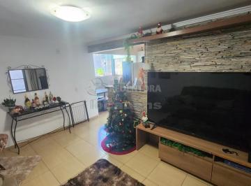 Casa · 100m² · 3 Quartos · 2 Vagas · Casa Padrão em Guapiaçu