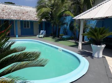 Casa · 221m² · 4 Quartos · 2 Vagas · Casa com piscina no Centro