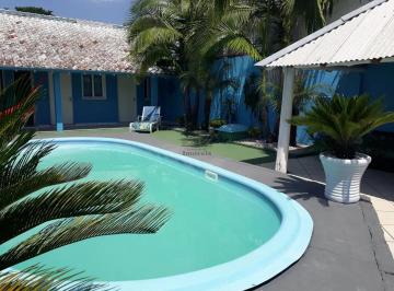 Casa · 221m² · 4 Quartos · 2 Vagas · Casa com piscina no Centro