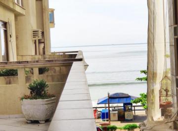 Apartamento · 2 Quartos · 1 Vaga ·
Prédio Frente Mar: Apartamento diferenciado