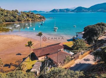 Casa · 400m² · 5 Quartos · 4 Vagas · Casa com grande terreno pé na areia em Angra