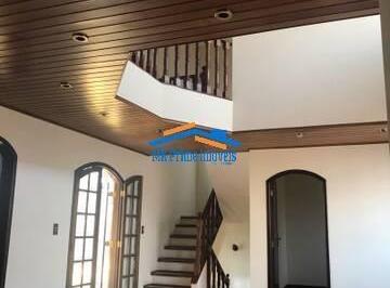 Casa · 256m² · 4 Quartos · 5 Vagas · Sobrado 256m² com 4 dormitórios sendo 1 suíte em Quitaúna