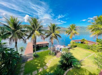 Casa · 300m² · 5 Quartos · 3 Vagas · Linda casa com deck em cond de luxo em Angra, 5 suítes