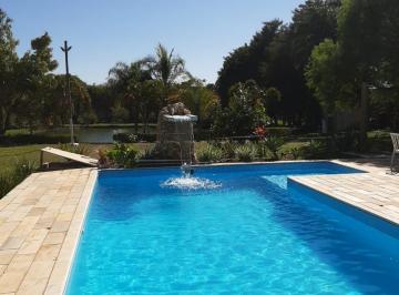 Piscina · Rural Chácara sem Condomínio em São Carlos