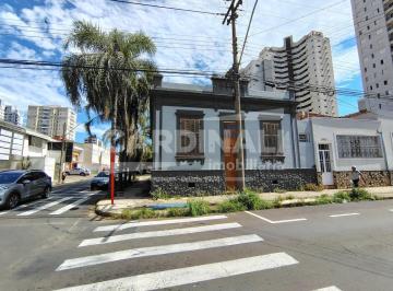 Casa · 300m² · 1 Quarto · Imóvel comercial com 6 salas e estacionamento próprio