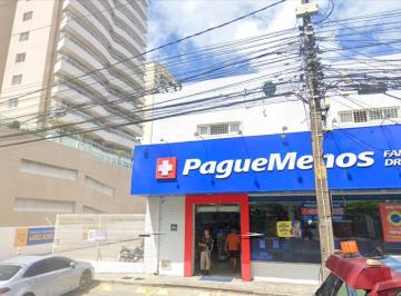 Farmácia PAGUE MENOS, vizinha a casa · Casa com Terreno (648m2) a 100 metros da Avenida 13 de Maio "Bairro de Fátima"