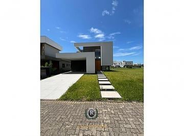 Casa · 330m² · 4 Quartos · 2 Vagas · Casa 04 suítes a venda em Torres