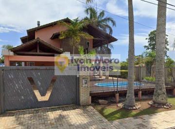 Casa · 250m² · 3 Quartos · 4 Vagas · Casa com Piscina em Daniela - temporada - Florianópolis – SC