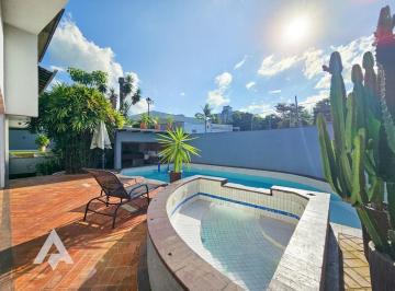 Casa · 326m² · 5 Quartos · 8 Vagas · Casa 100% mobiliada, com 5 quartos, área de festas, suíte máster e 8 vagas, no bairro Itoupava Norte