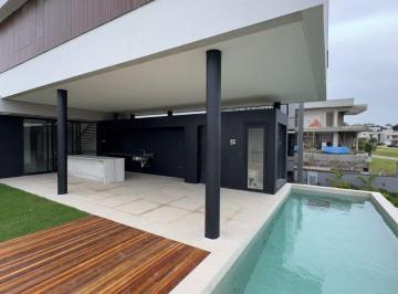 Casa · 400m² · 4 Quartos · Casa à venda - em Urbanova