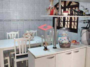 Casa · 232m² · 3 Quartos · 2 Vagas · Lindo sobrado com salão de festas com churrasqueira e vagas cobertas e paralelas!