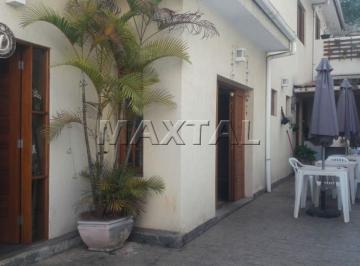 Casa · 330m² · 3 Quartos · 4 Vagas · Casa à venda com 3 dormitórios, 3 suítes, 3 banheiros, 3 salas, 4 vagas. De 330m².