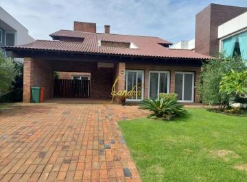 Casa · 220m² · 5 Quartos · 2 Vagas · Sobrado semi-mobiliado  em Atlântida em condomínio fechado
