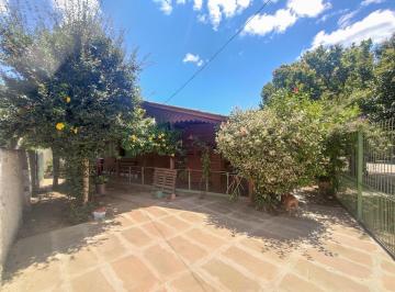 Casa · 140m² · 5 Quartos · 3 Vagas · Terreno de esquina com duas casas no bairro Aberta dos morros / Hípica