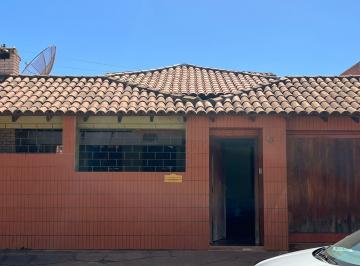 Casa de 6 quartos, Gama · Excelente Sobrado Perto do comercio, aceita financiamento. GAMA LESTE
