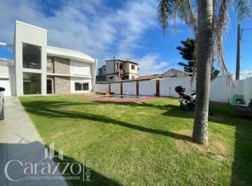 Apartamento · 300m² · 4 Quartos · SOBRADO COM PISCINA EM REGIÃO DE MORADORES EM TRAMANDAÍ
