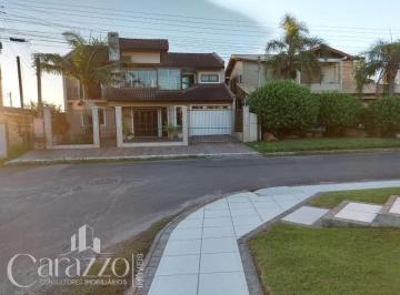 Apartamento · 264m² · 3 Quartos · 2 Vagas · SOBRADO COM TRÊS DORMITÓRIOS NO CENTRO DE TRAMANDAÍ