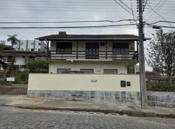Casa · 280m² · 3 Quartos · 2 Vagas · Casa em Rua Icaraí - Floresta - Joinville/SC