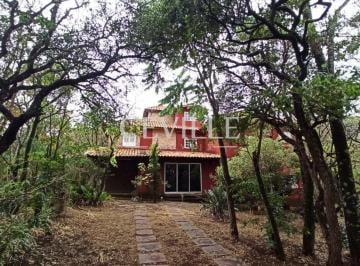 Casa · 300m² · 4 Quartos · 10 Vagas · Casa na Mata com 4 quartos!
