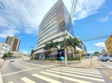 dd823efaa4fa14bc35c2a335f5a14cee19309276 · Sala Comercial no Vitoria Office no bairro Estreito, em Florianópolis.