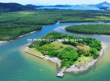 Casa · 1100m² · 7 Quartos · 4 Vagas · Ilha paradisíaca em Angra dos Reis com excelente potencial para negócios.