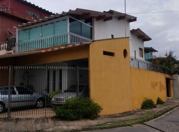 Casa · 180m² · 2 Quartos · 4 Vagas · Oportunidade Recisdencial