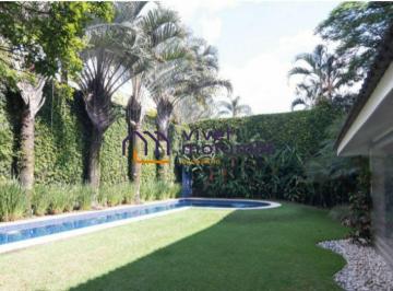 Casa · 650m² · 4 Quartos · 6 Vagas · Condomínio charmoso e diferenciado,