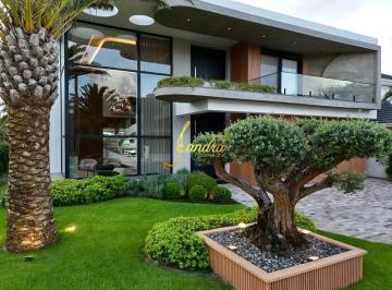Casa · 595m² · 5 Quartos · 2 Vagas · Sobrado em condomínio fechado com 05 suites vista Marina