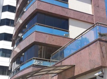 Apartamento de 3 quartos, Florianópolis · Apto. Beira Mar Norte de frente  3 suites, Lavabo Sacada Churrasqueira 3 Vagas 