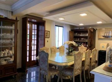 Casa de 4 quartos, Salvador · Apresento casa de 4 suítes no Itaigara!