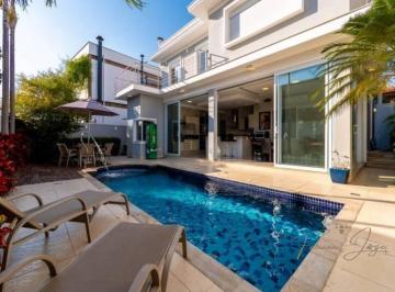 Casa · 334m² · 6 Quartos · 4 Vagas · Maravilhoso sobrado, condomínio Parque dos Alecrins!