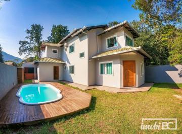 Área externa · Casa com 4 dormitórios à venda, 270 m² por R$ 1.800.000,00 - Praia do Estaleiro - Balneário Camboriú