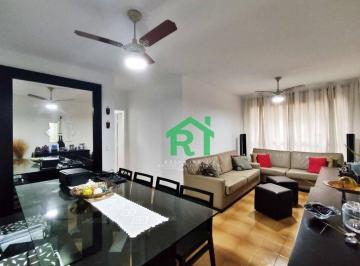 Sala · Apartamento com 3 quartos (1 suíte), 1 vaga e lazer à venda em Jardim Astúrias, Guarujá