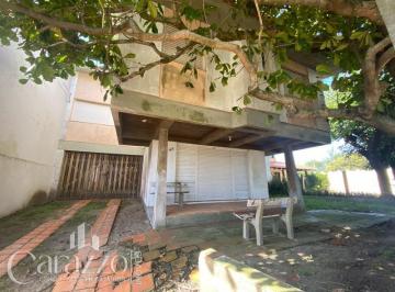 Apartamento · 6 Quartos · 3 Vagas · Sobrado com 6 dormitórios no centro de Tramandaí