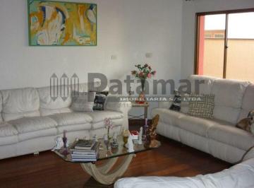 junior · Casa com 4 Quartos e 2 banheiros à Venda, 520 m² por R$ 2.050.000