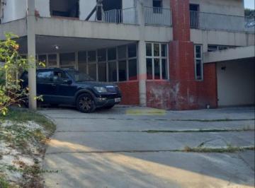 Casa · 240m² · 3 Quartos · 5 Vagas · SOBRADO JARDIM GUAPIRA