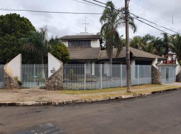 Casa · 711m² · 4 Quartos · 2 Vagas · Linda casa com 4 Dormitórios no Resek