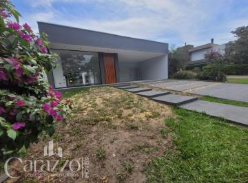 Apartamento · 174m² · 3 Quartos · 2 Vagas · CASA DE ALTO PADRÃO EM CONDOMÍNIO FECHADO