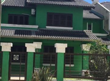 Apartamento · 230m² · 4 Quartos · 3 Vagas · Sobrado com 4 dormitórios e anexo no Centro de Tramandaí