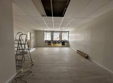 Sala · Fácil acesso às principais vias, comércios, e centros de serviço.