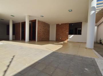 Casa · 143m² · 3 Quartos · 2 Vagas · Casa Térrea Ampla e Arejada Para Locação - Crato/CE