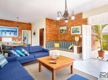 Imagem do Imóvel · CASA CENTRO UBATUBA-SP com 3 dormitórios,3 suítes, 1 banheiro social,varanda goumet com churrasqueir