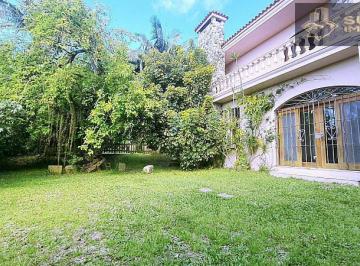 Casa · 2200m² · 5 Quartos · 5 Vagas · Mansão de Cinema, Alto Padrão, no Centro em Pelotas-RS