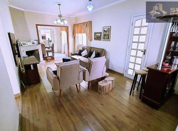 Casa · 350m² · 3 Quartos · 2 Vagas · Casa Padrão para Venda em Areal Pelotas-RS - 2687