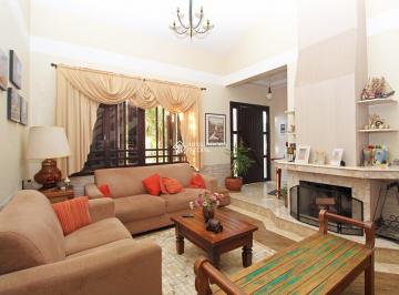 16731_iZw96_1673162ffc1a206164.jpg · Casa Sobrado com 4D sendo 01 suíte, lavabo, sala com lareira, piscina, area com churrasqueira, 5 vag