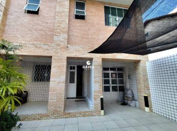Casa · 253m² · 4 Quartos · 4 Vagas · Sobrado à venda no Centro em São Vicente.