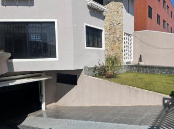 Casa de 3 quartos, Curitiba · EXCELENTE CASA COM 330,50 M² DE ÁREA CONSTRUÍDA AVERBADA . ÁREA TOTAL 600M²